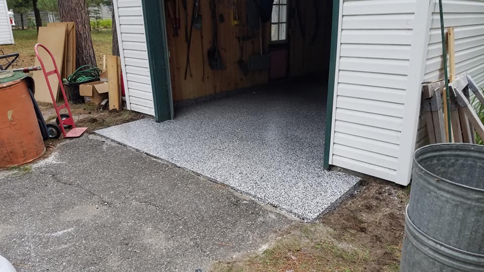 residential garage floor with tuxedo chip coating